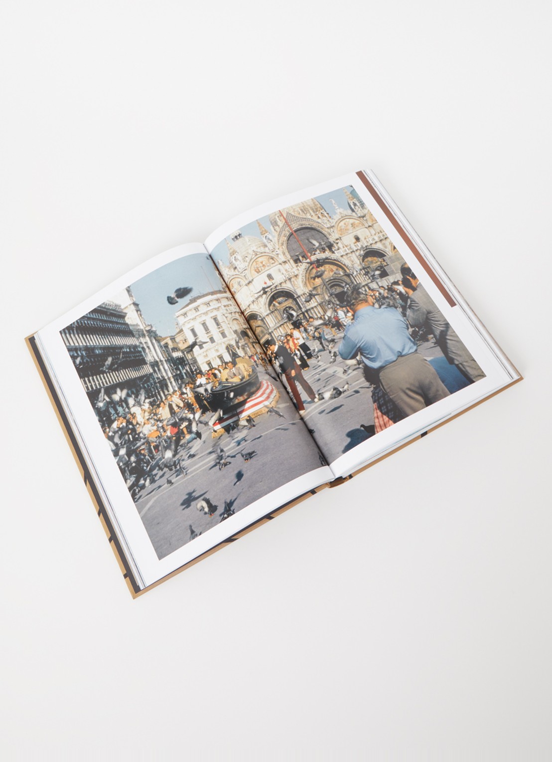 Assouline James Bond Destinations - voorkant 2 beige