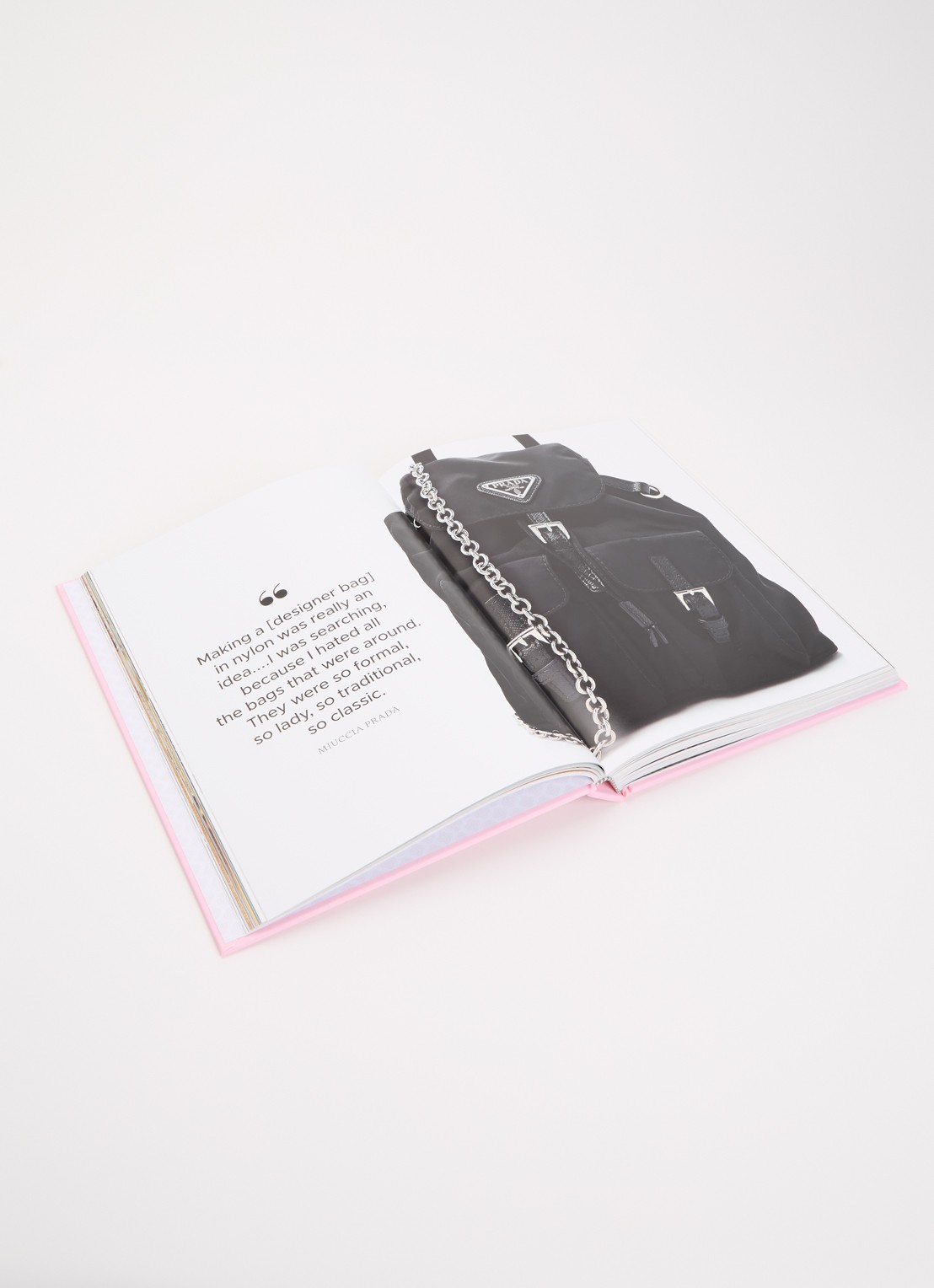 Assouline The Book Of Iconic Bags - voorkant 2 roze