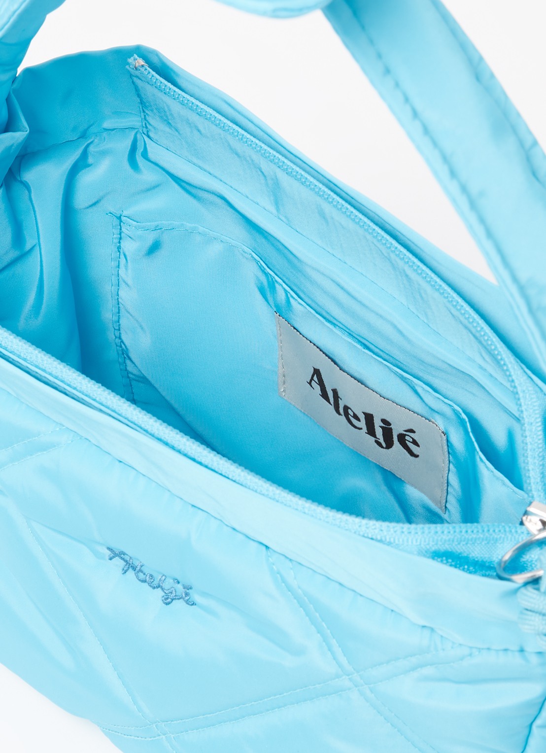 Ateljé Bow schoudertas met quilt patroon - detail 2 aquablauw