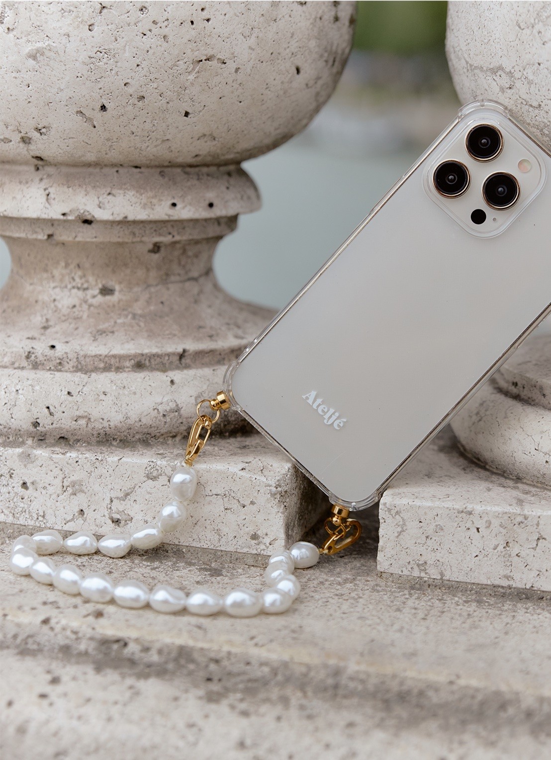 Ateljé Cloudy 2.0 telefoonkoord met imitatieparels - voorkant 3 wit