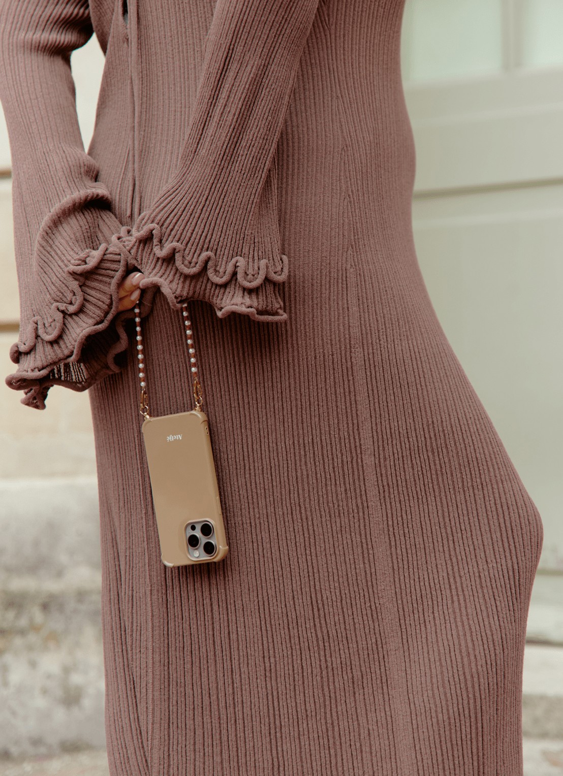 Ateljé Telefoonhoes voor iPhone 16 Plus - voorkant 3 camel