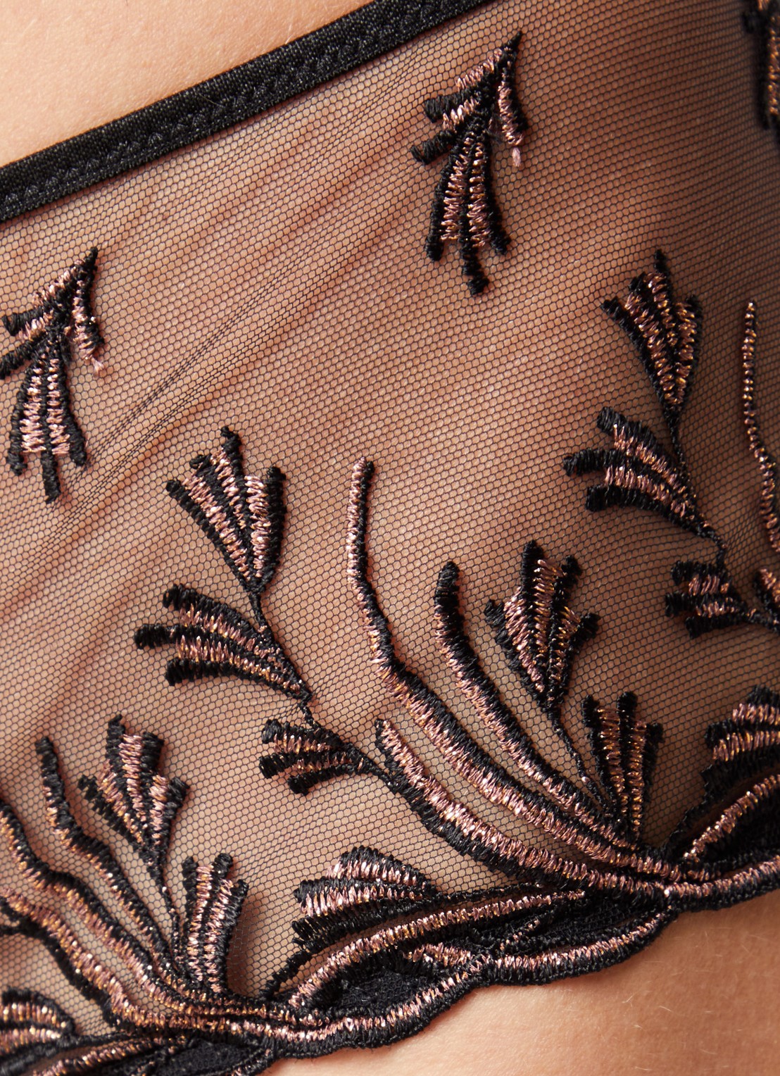 Aubade Cosmic Romance high waisted shorty van mesh  met lurexborduring - detail 5 zwart