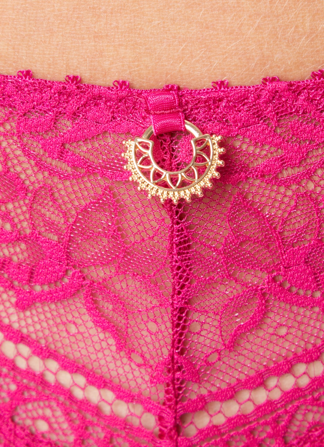 Aubade Ivresse Baroque string van kant - detail 3 fuchsia