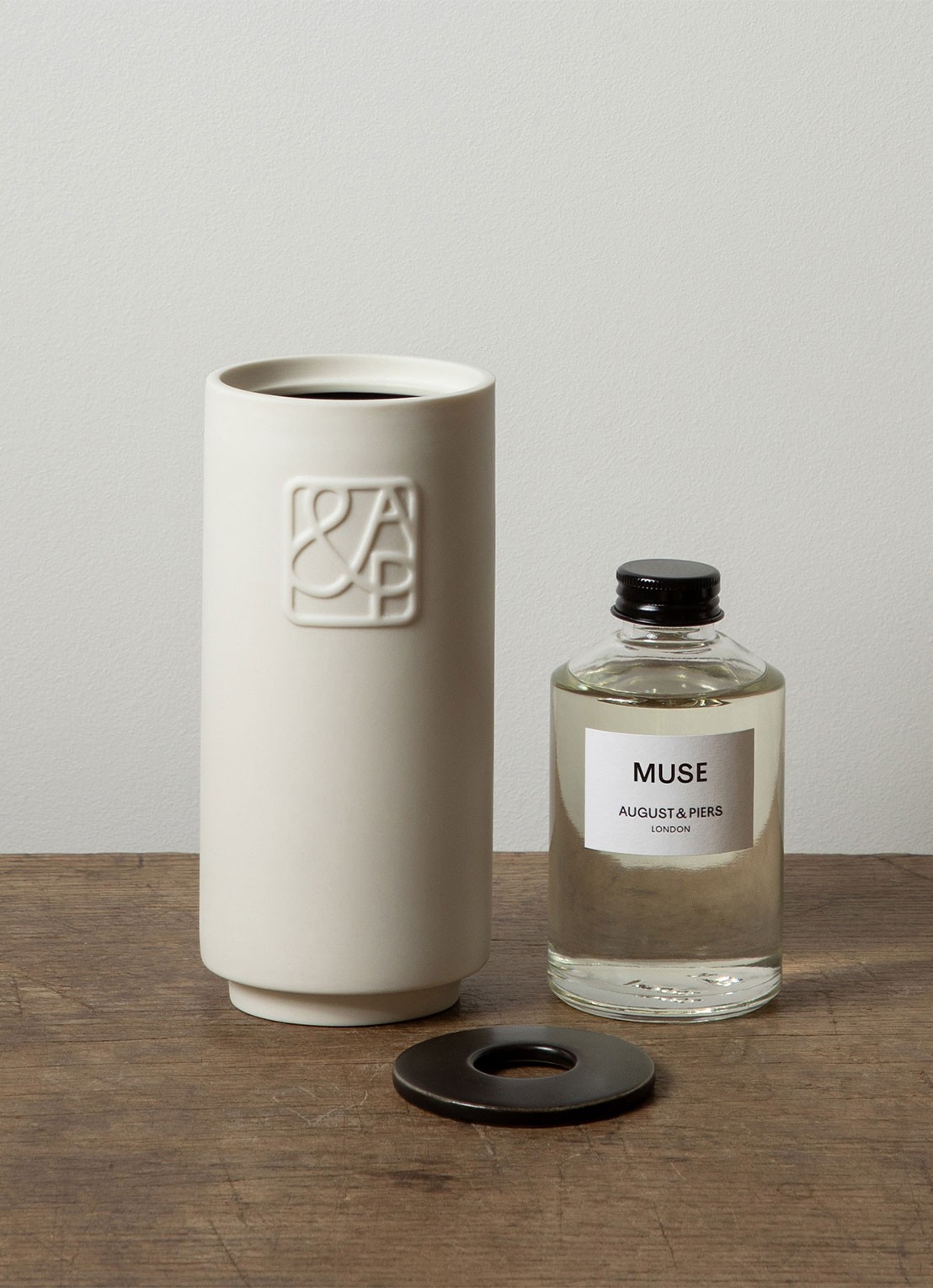 AUGUST&PIERS Diffuser Refill Muse - navulling voor geurstokjes 200 ml - voorkant 2 undefined