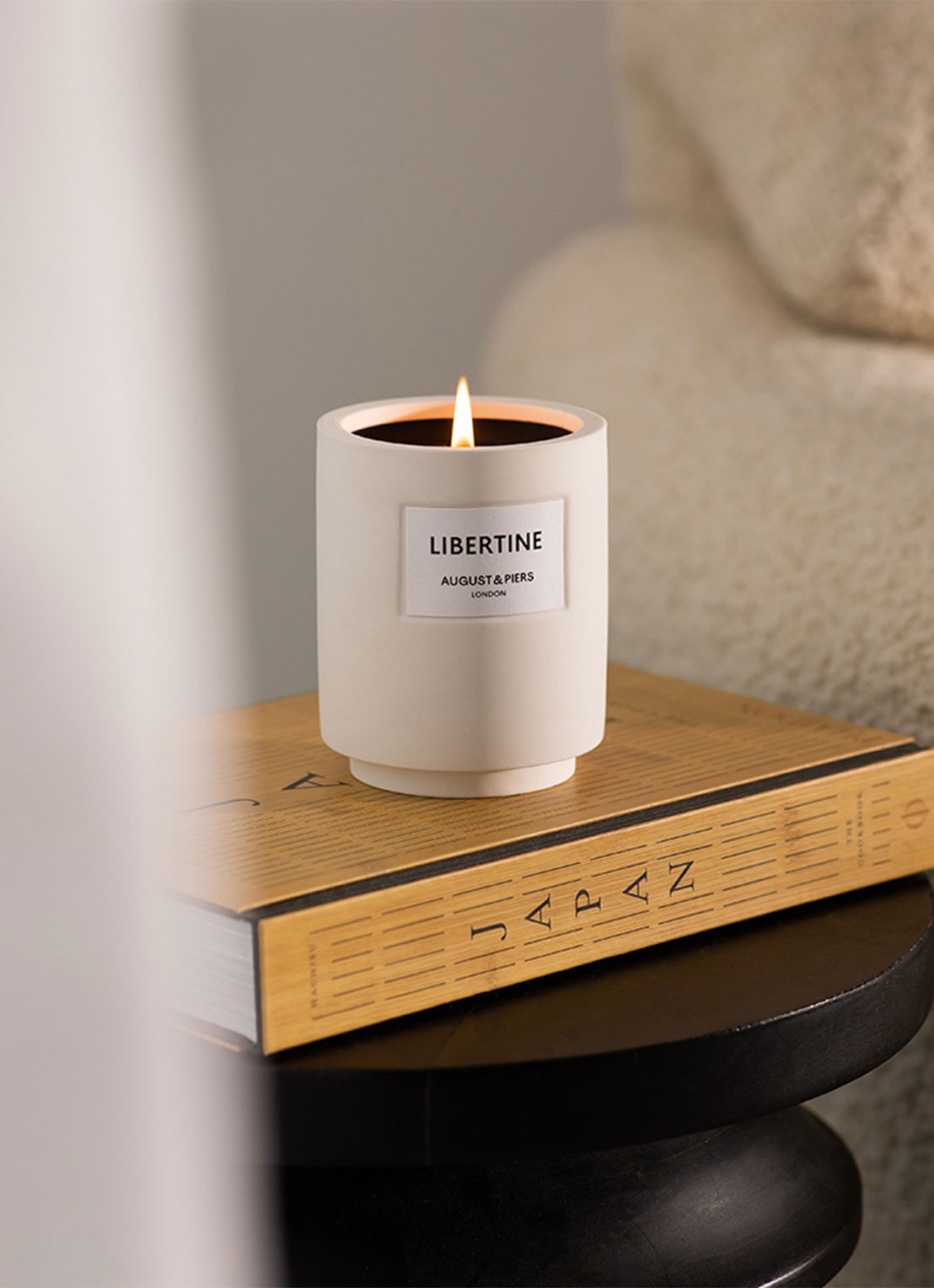 AUGUST&PIERS Libertine Scented Candle - geurkaars 340 gram - voorkant 2 undefined