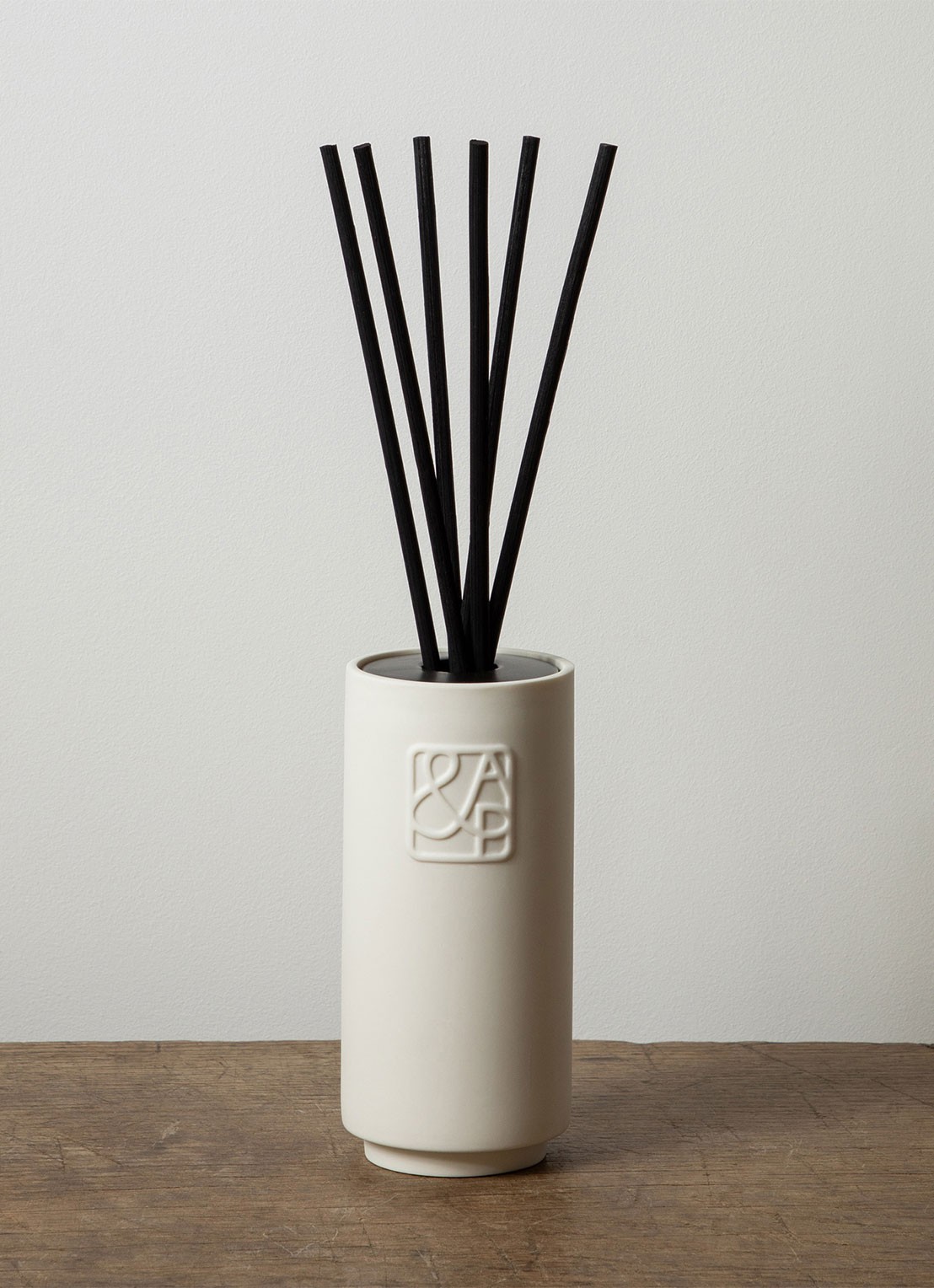 AUGUST&PIERS Muse Ceramic Diffuser Set - geurstokjes - voorkant 2 undefined