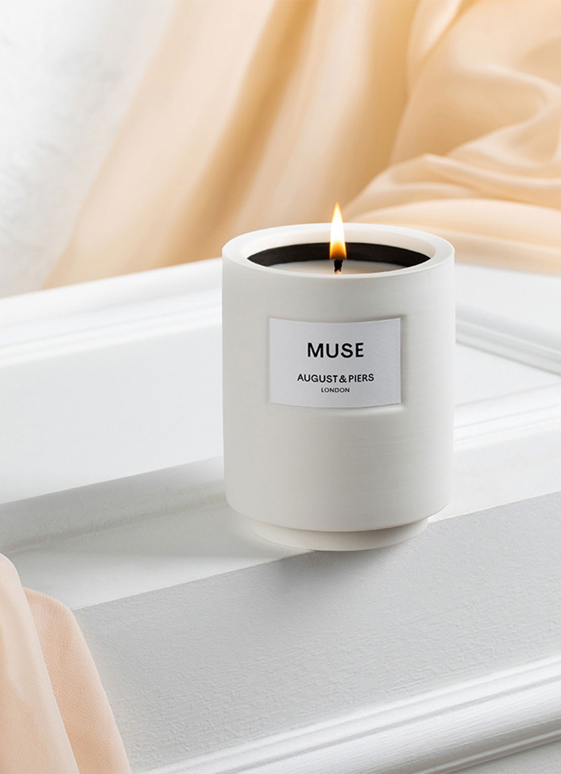 AUGUST&PIERS Muse Scented Candle - geurkaars 340 gram - voorkant 2 undefined