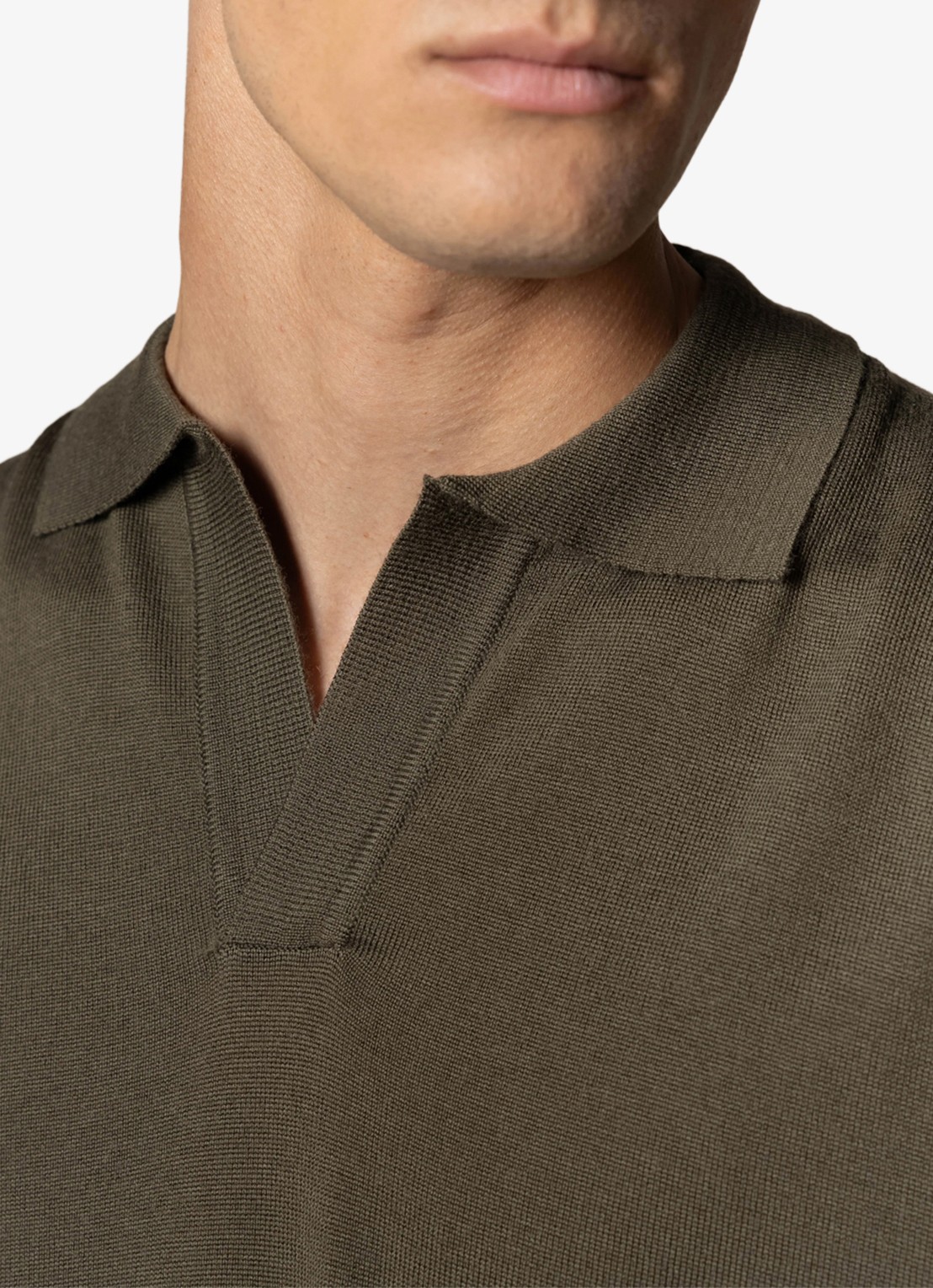 Aurélien Regular fit polo van merino wol - detail 2 olijfgroen