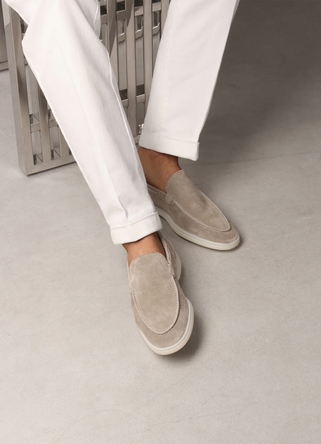 Aurélien Yacht loafer van suède - voorkant 2 light grey-50 / grijs