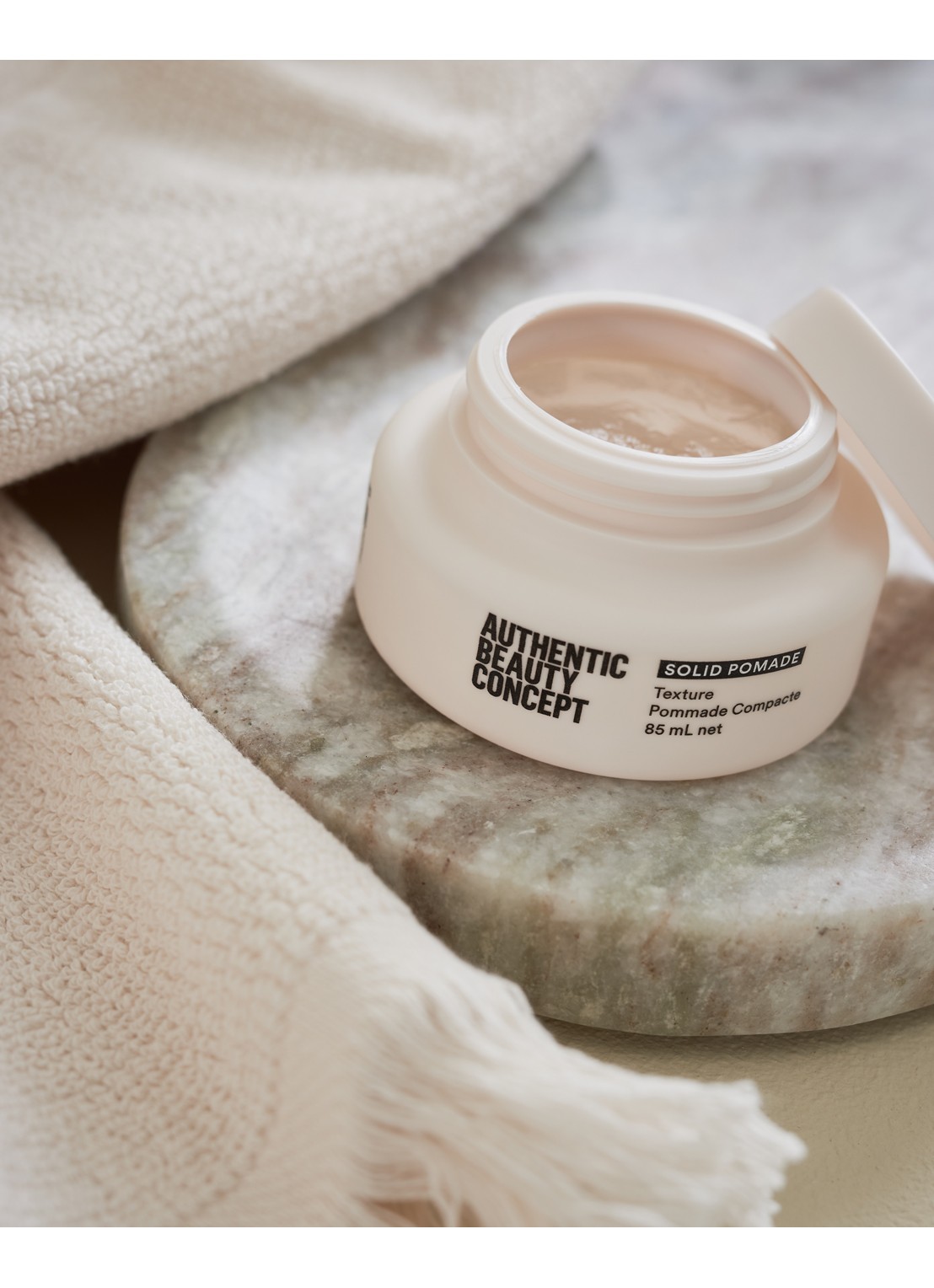 Authentic Beauty Concept Solid Pomade - stylingcrème - detail 2 undefined