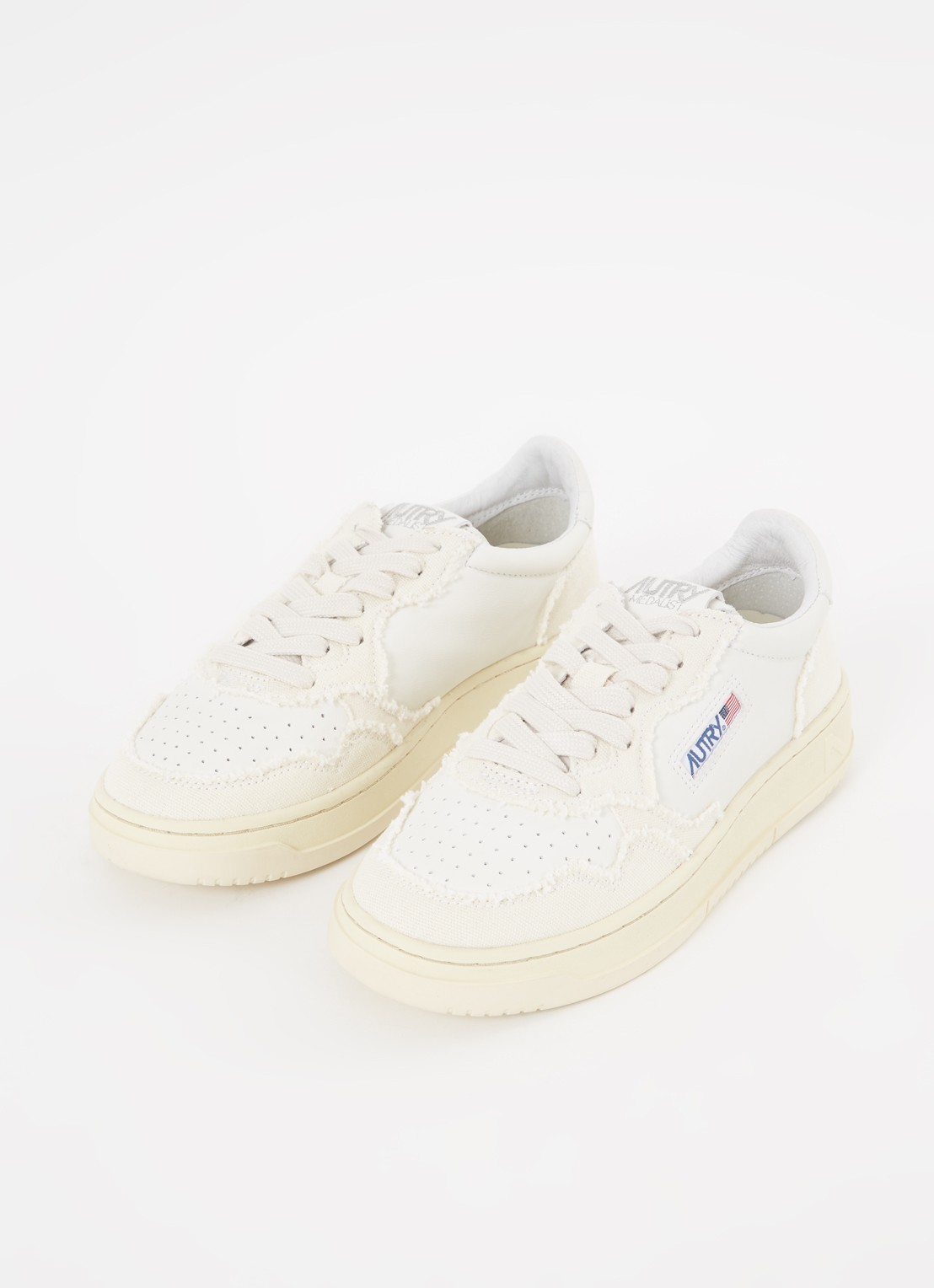 Autry Medalist Low Canvas sneaker van leer - detail gebroken wit