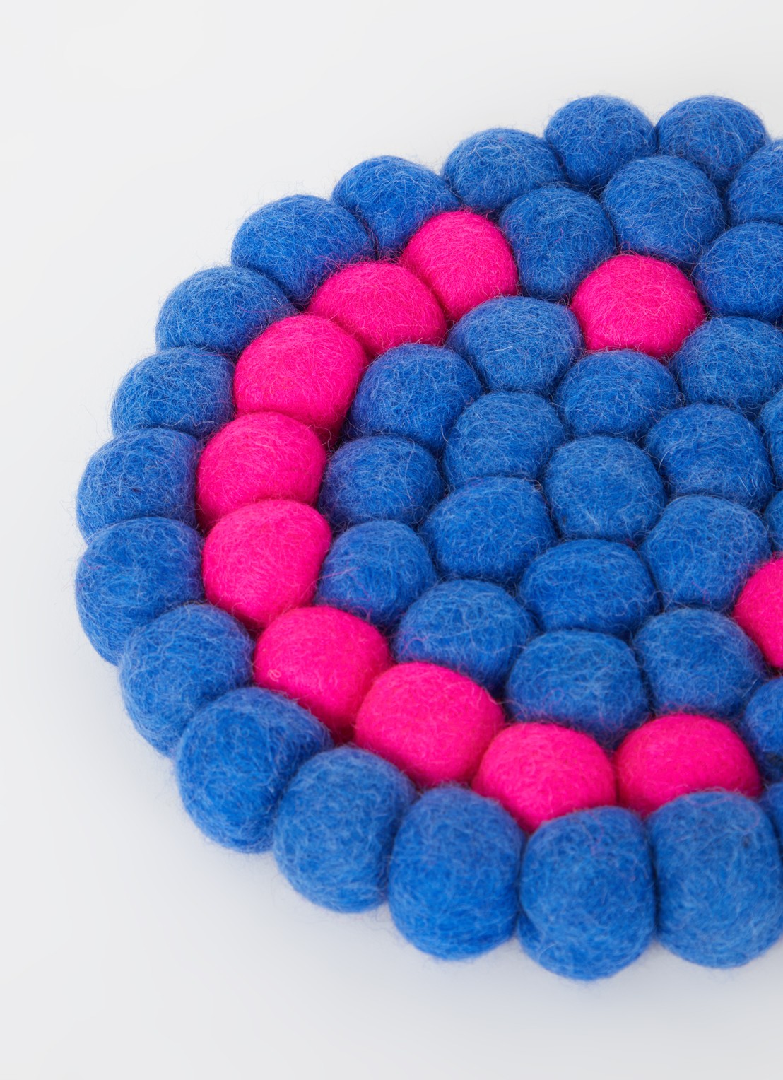 Aveva Pannenonderzetter van wol met print - voorkant 2 blauw