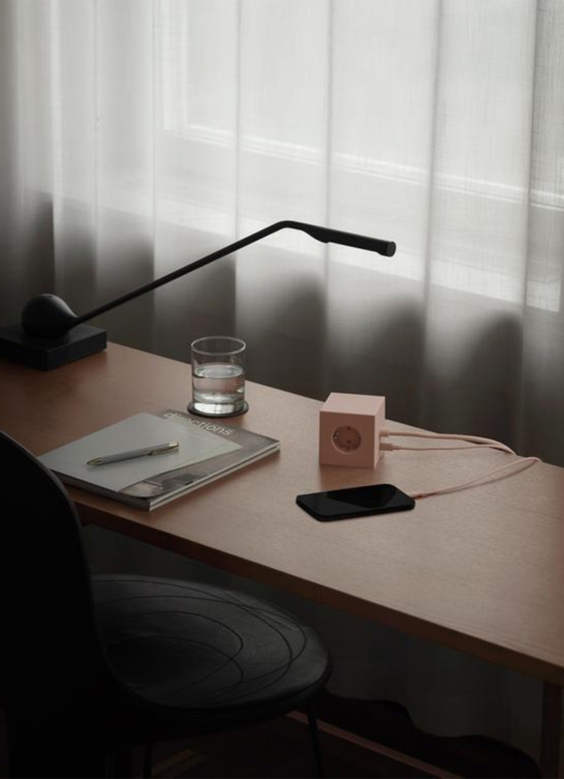 Avolt USB-C to Lightning oplaadkabel 60W - 2 meter - voorkant 3 roze
