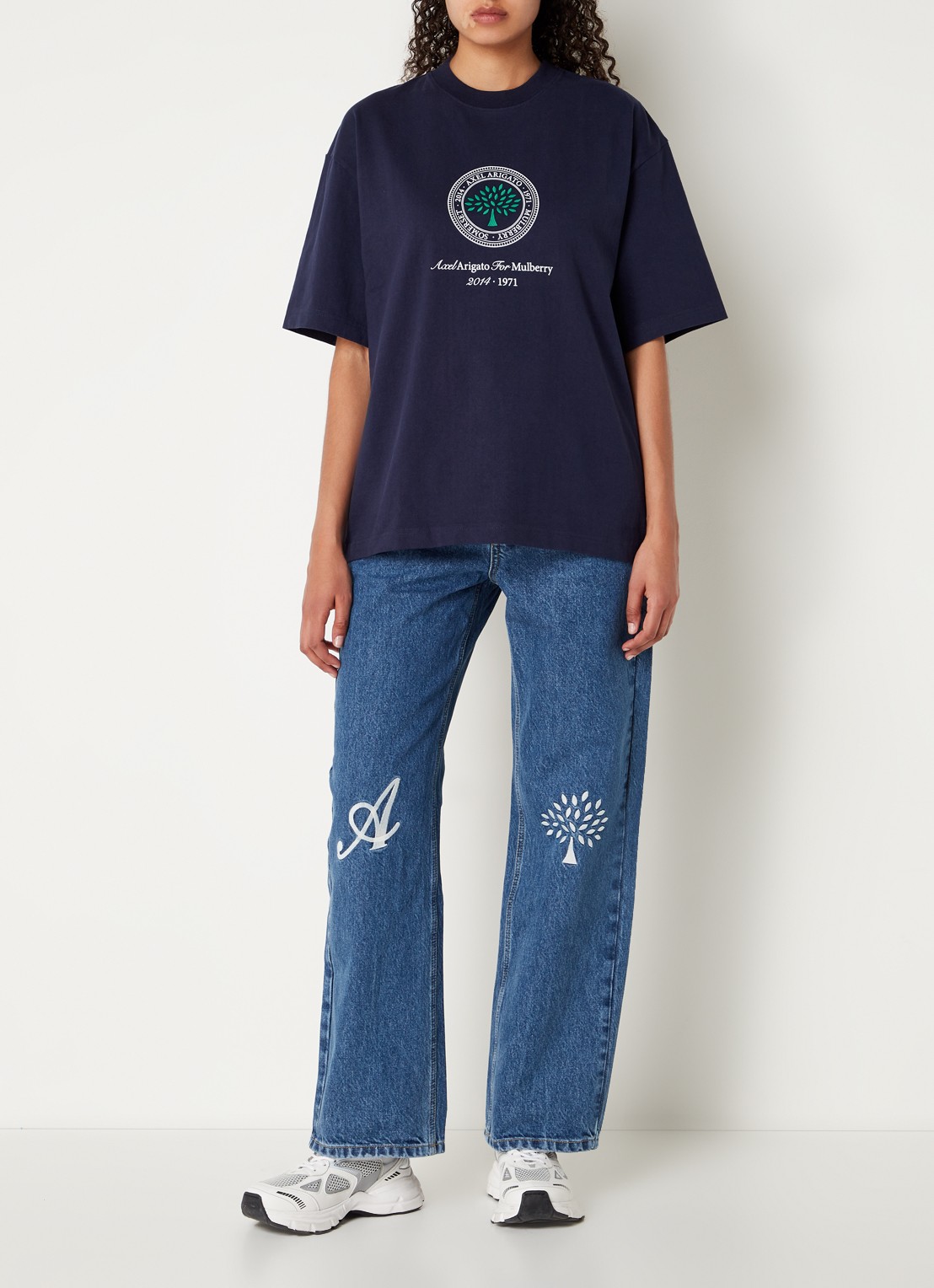 Axel Arigato AA x Mulberry Box Fit T-shirt met logo - unisex - voorkant 2 donkerblauw