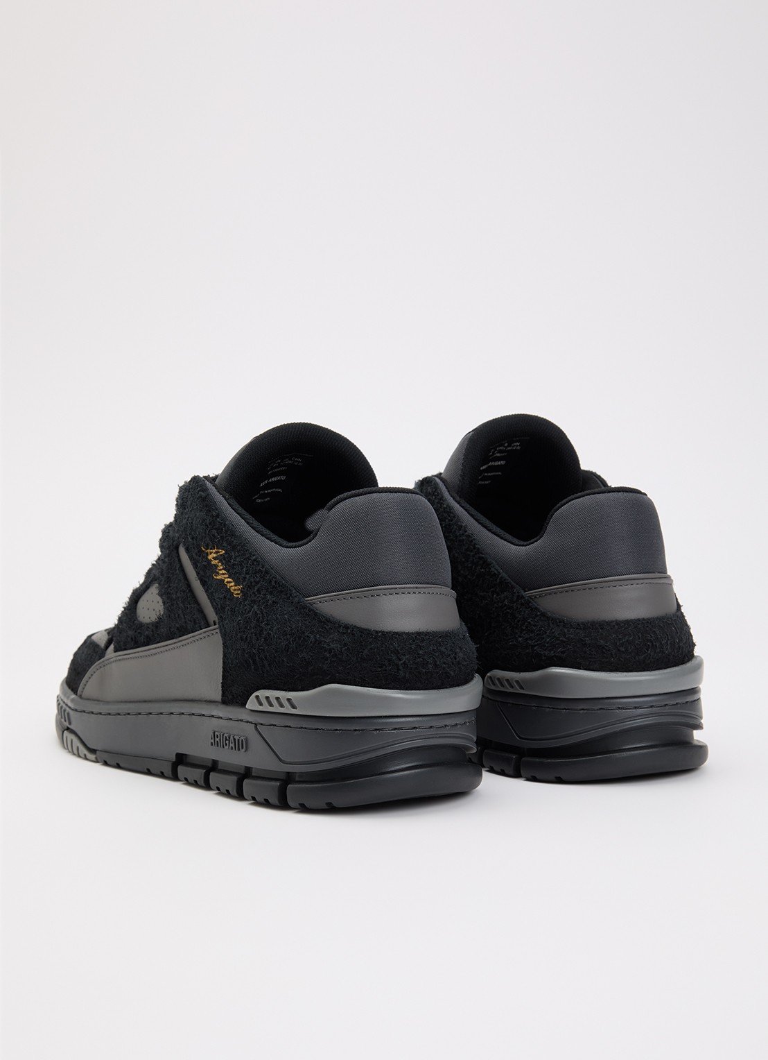Axel Arigato Area Lo Fluffy sneaker met suède details - achterkant zwart