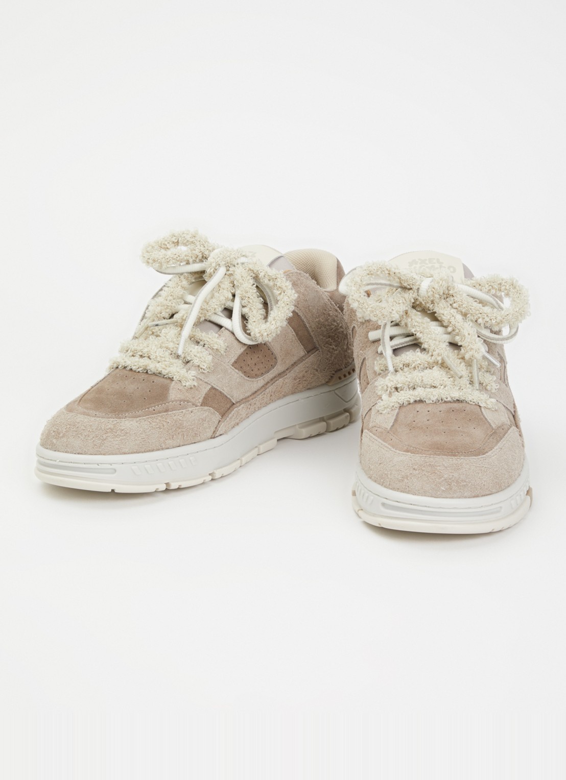 Axel Arigato Area Lo Label sneaker van leer van suède - detail taupe
