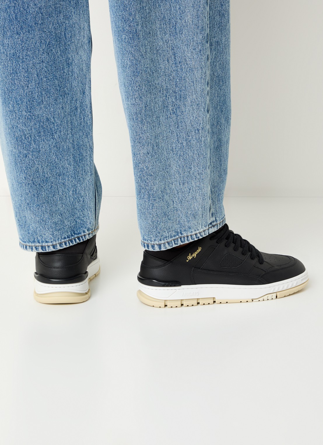 Axel Arigato Area Lo sneaker van leer - voorkant 2 zwart