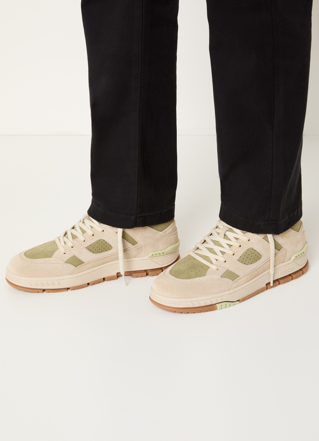 Axel Arigato Area Lo sneaker van suède met details van nubuck - voorkant 3 lindegroen
