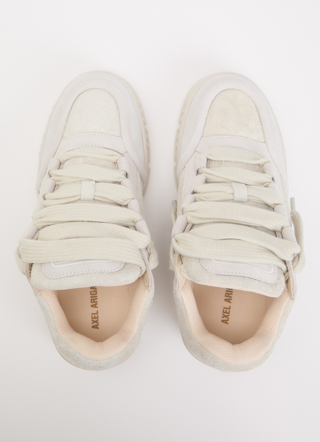 Axel Arigato Area Loop sneaker van suède - detail 2 beige