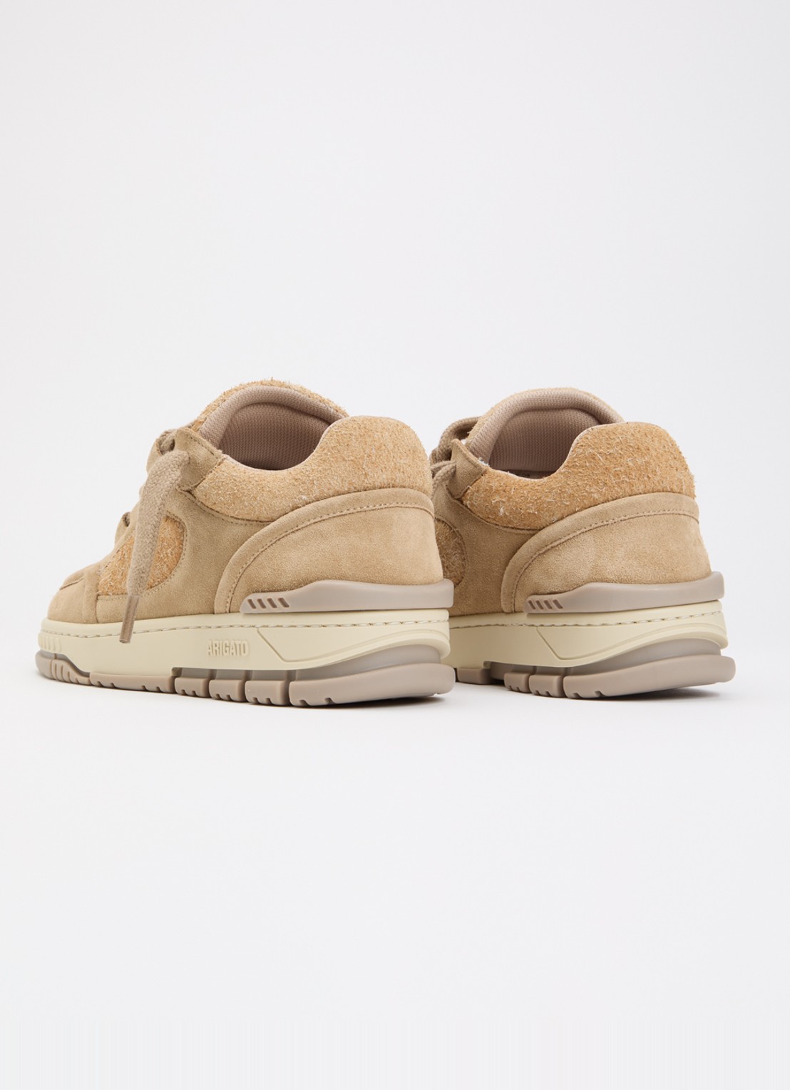 Axel Arigato Area Loop sneaker van suède - achterkant beige