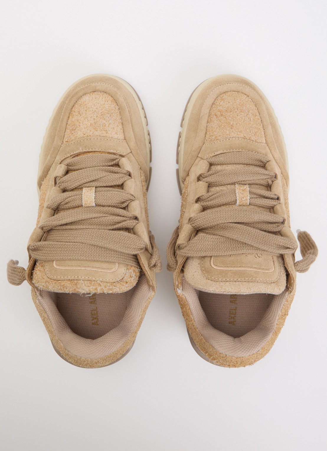 Axel Arigato Area Loop sneaker van suède - detail 4 beige