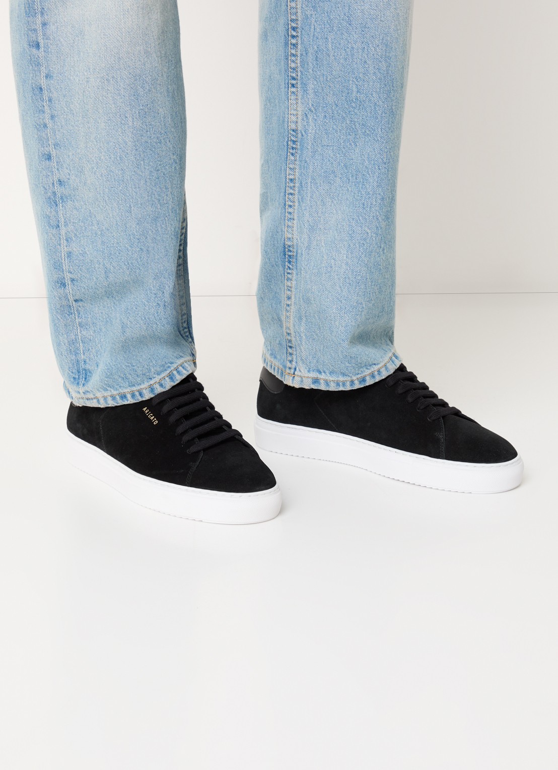 Axel Arigato Clean 90 sneaker van suède met logo - voorkant 6 zwart