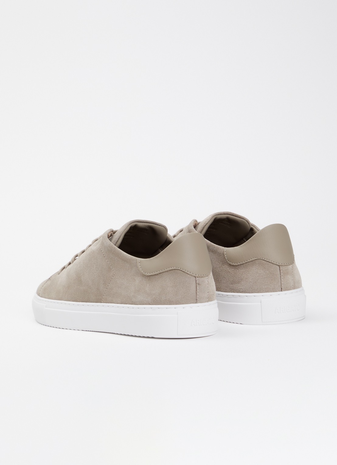 Axel Arigato Clean 90 sneaker van suède - achterkant donkerbeige