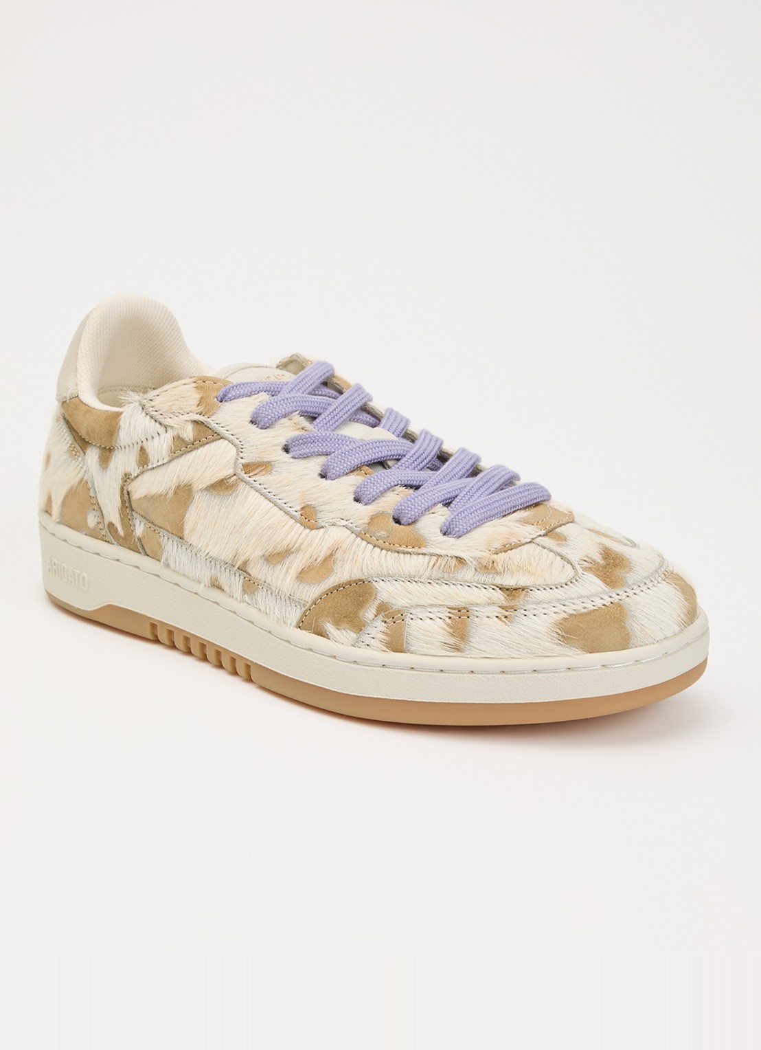 Axel Arigato Dice T-Toe sneaker van koeienvacht met details van suède en nubuck - voorkant 2 beige