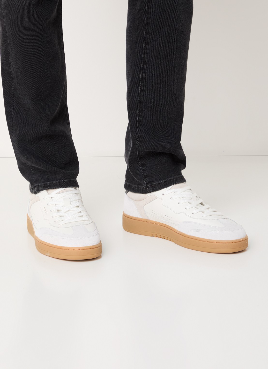 Axel Arigato Dice T-Toe sneaker van leer met suède details - voorkant 6 wit