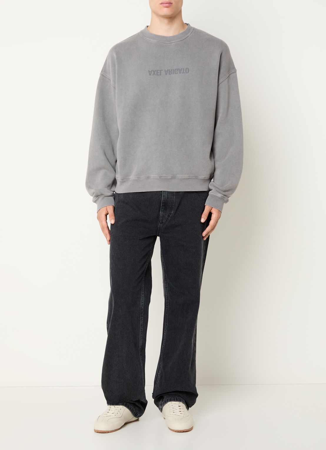 Axel Arigato Distort sweater met logo - voorkant 2 grijs