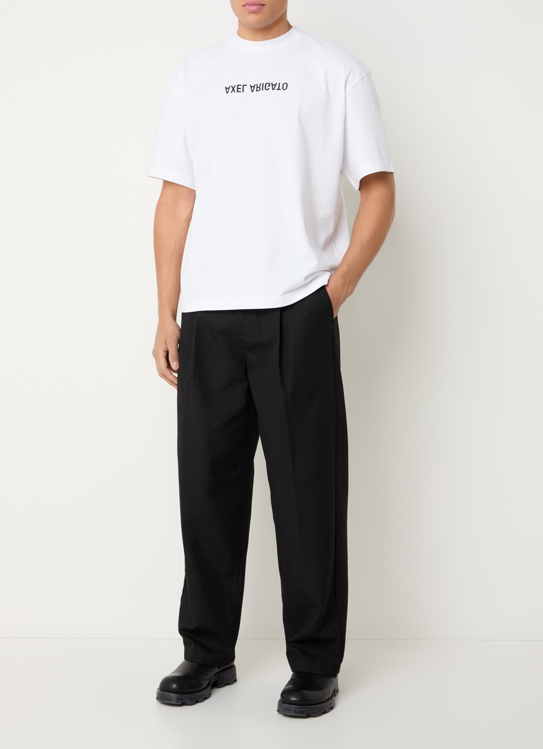 Axel Arigato Distort T-shirt met logoprint - voorkant 4 wit