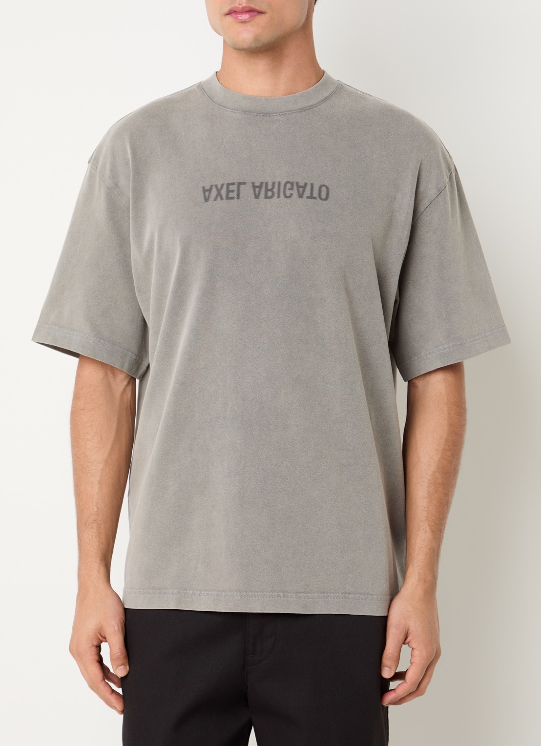 Axel Arigato Distort T-shirt met logoprint - detail 4 grijs