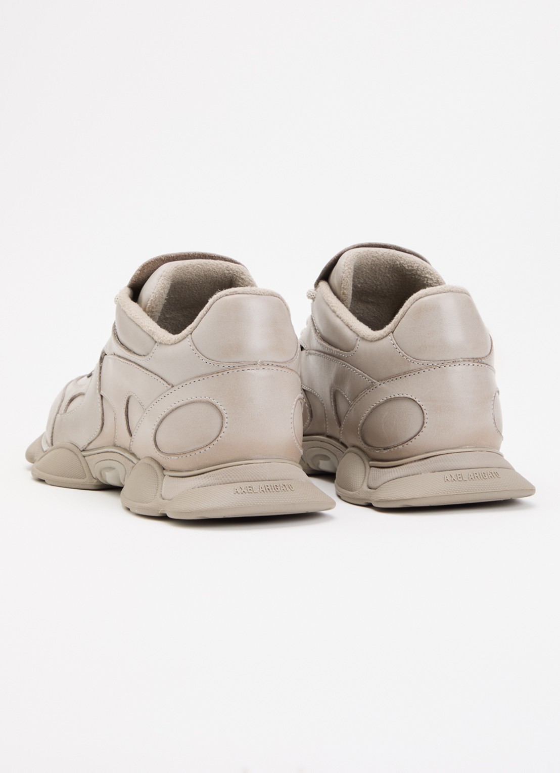 Axel Arigato Eris sneaker van leer - achterkant taupe
