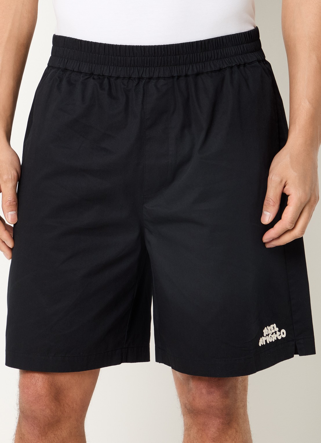 Axel Arigato Heath wide leg korte broek met steekzakken en logoborduring - detail 4 zwart