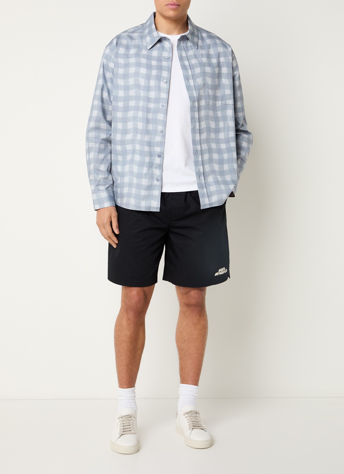 Axel Arigato Heath wide leg korte broek met steekzakken en logoborduring - voorkant 3 zwart