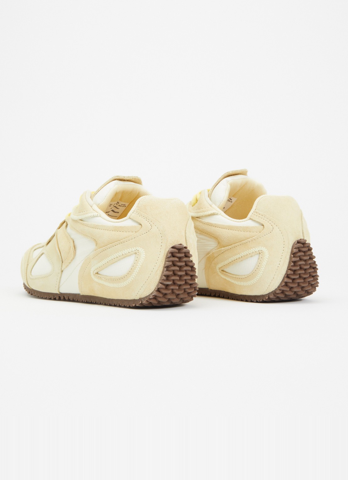 Axel Arigato Slow Runner sneaker met suède details - achterkant lichtgeel