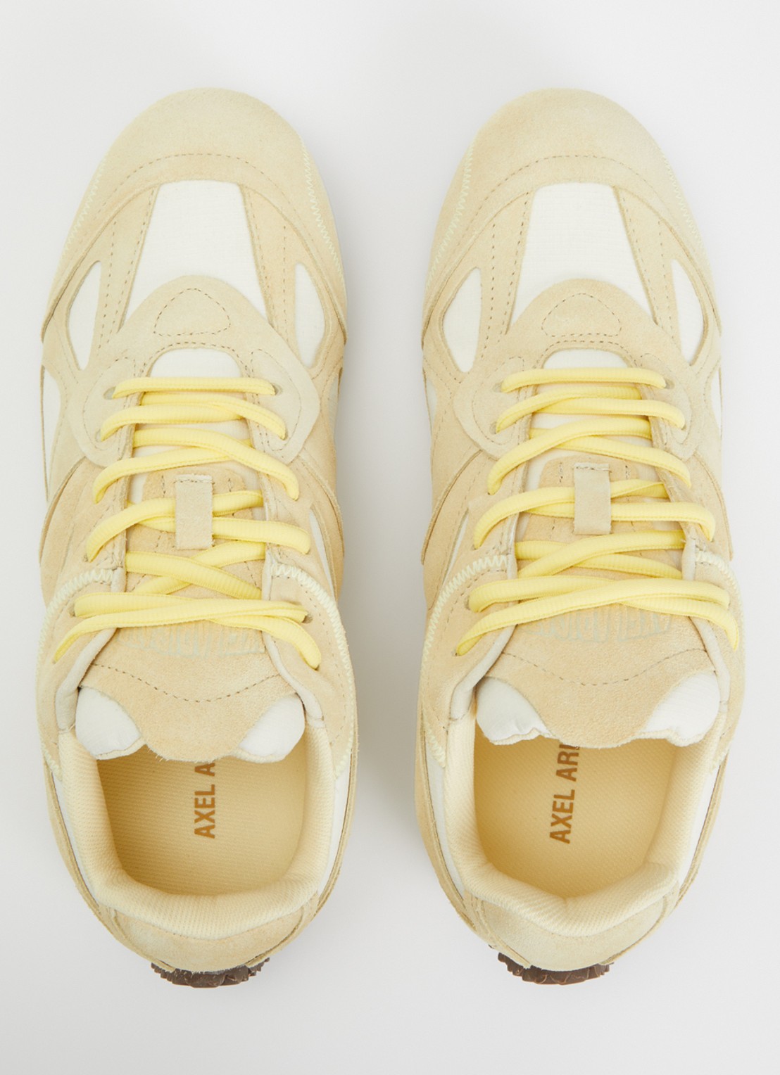 Axel Arigato Slow Runner sneaker met suède details - detail 4 lichtgeel
