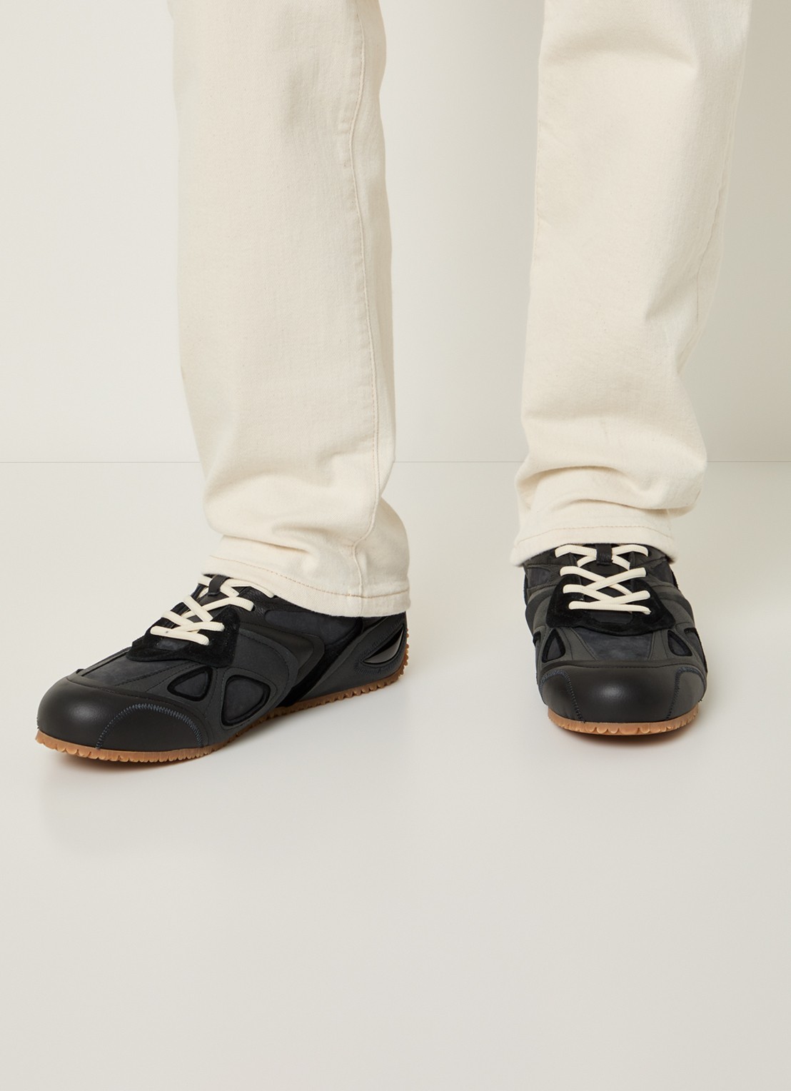 Axel Arigato Slow Runner sneaker met suède details - voorkant 2 zwart