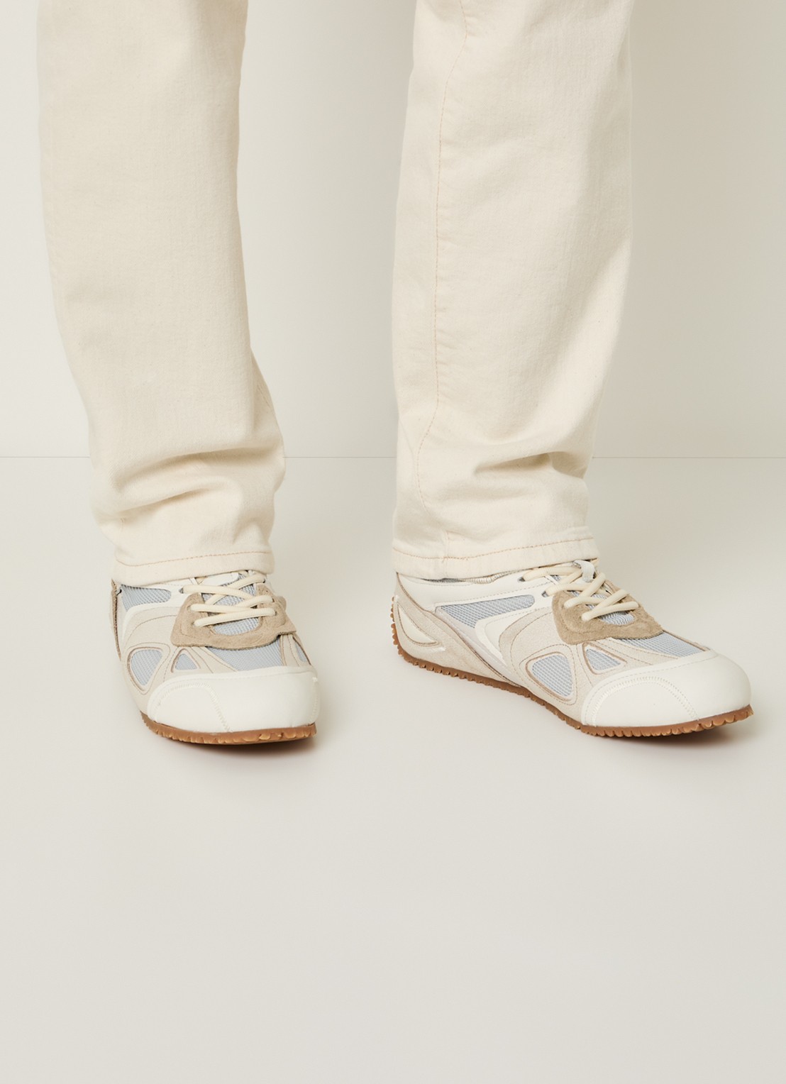 Axel Arigato Slow Runner sneaker met suède details - voorkant 2 gebroken wit