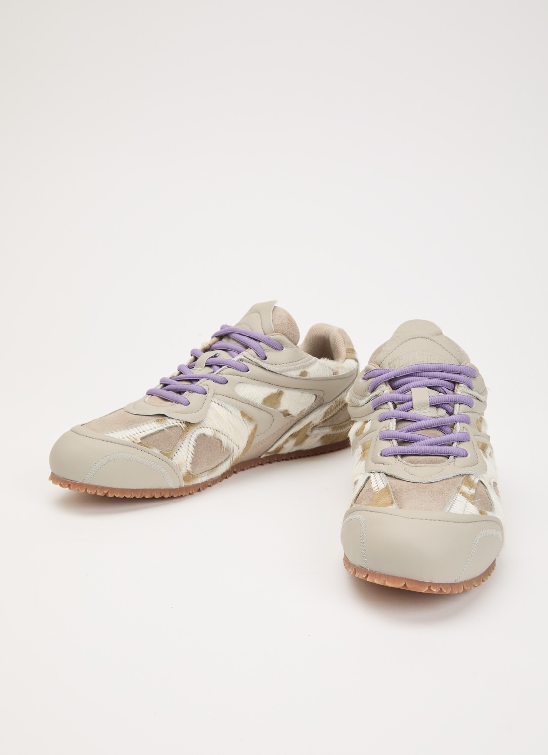 Axel Arigato Slow Runner sneaker van suède met details van leer en ponyhair - detail beige