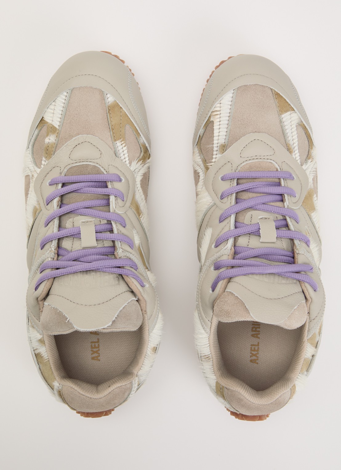 Axel Arigato Slow Runner sneaker van suède met details van leer en ponyhair - detail 2 beige