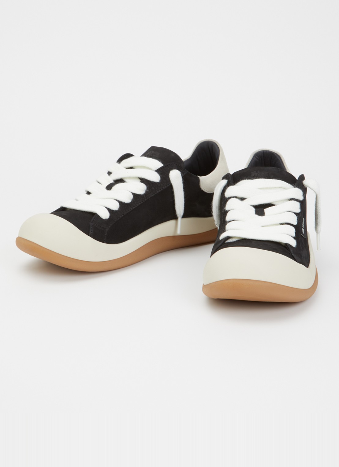 Axel Arigato Squish sneaker van nubuck met details van suéde  - detail zwart