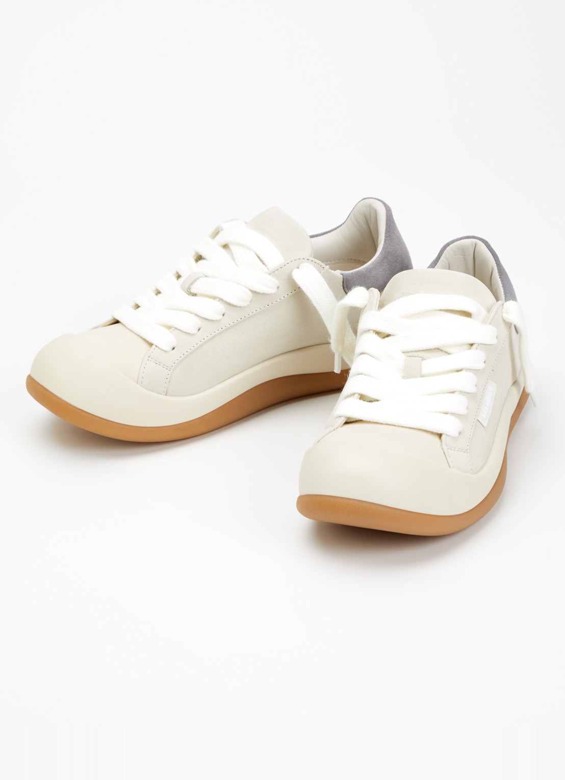 Axel Arigato Squish sneaker van nubuck met suède details - detail 3 beige