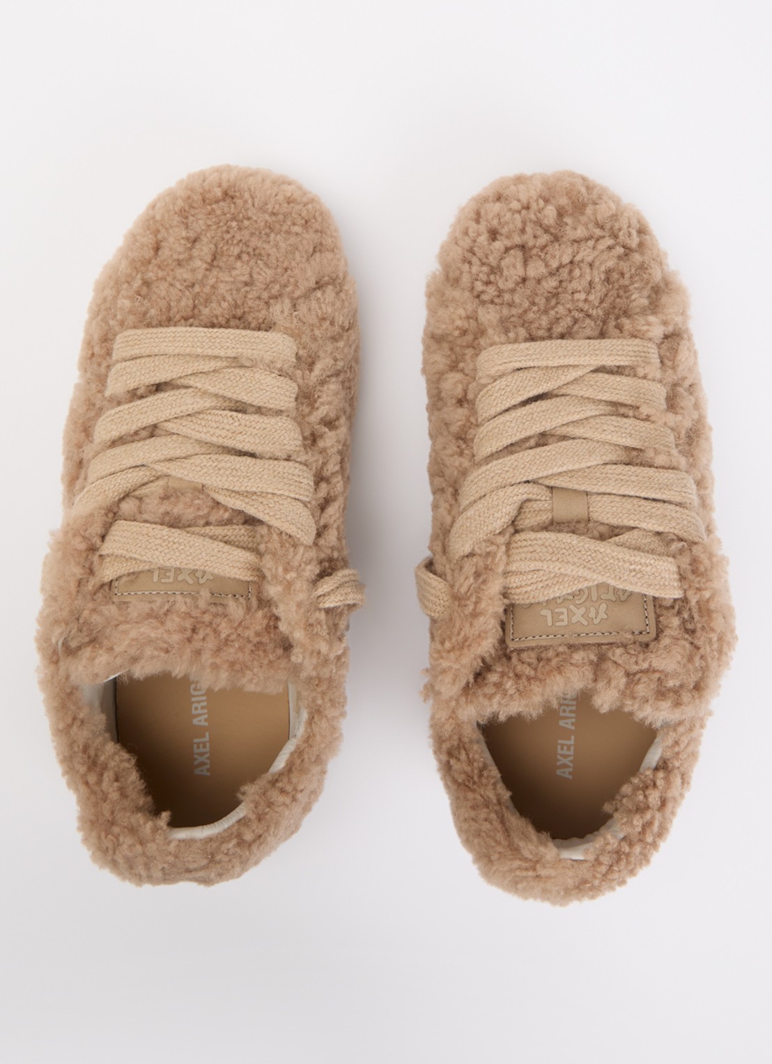 Axel Arigato Tact Shearling sneaker van teddy - detail 4 camel