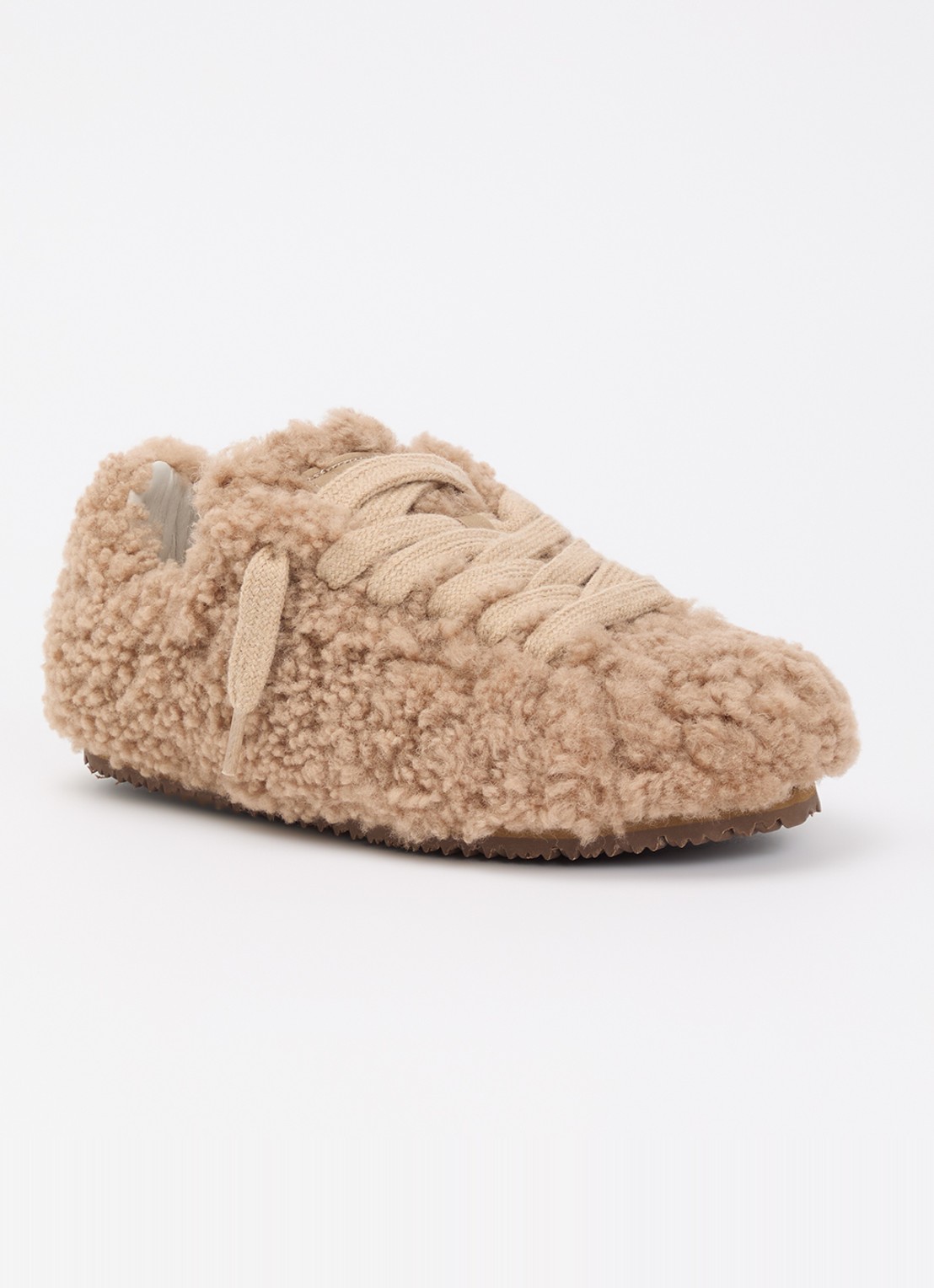Axel Arigato Tact Shearling sneaker van teddy - voorkant camel