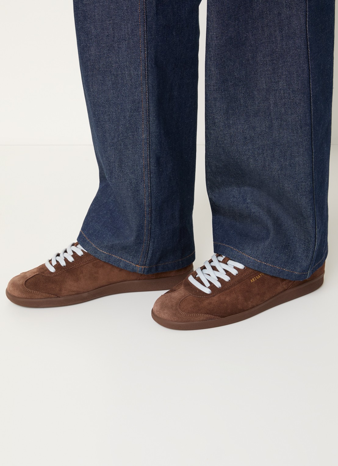 Axel Arigato Zane sneaker van leer met suède details - voorkant 3 donkerbruin