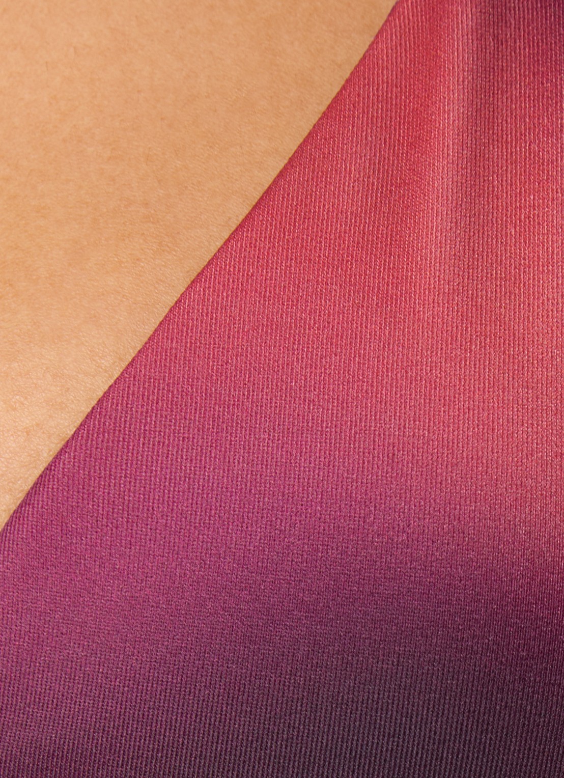 Aya Label The Iris triangel bikinitop met uitneembare vulling - detail 2 aubergine
