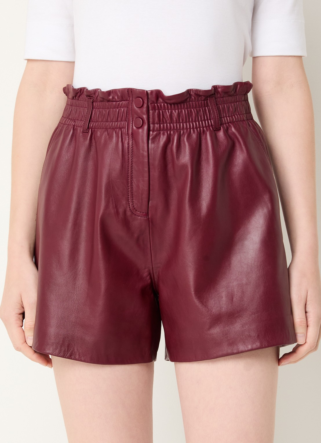 ba&sh Aglae high waist wide fit korte broek van lamsleer - detail 3 bordeauxrood