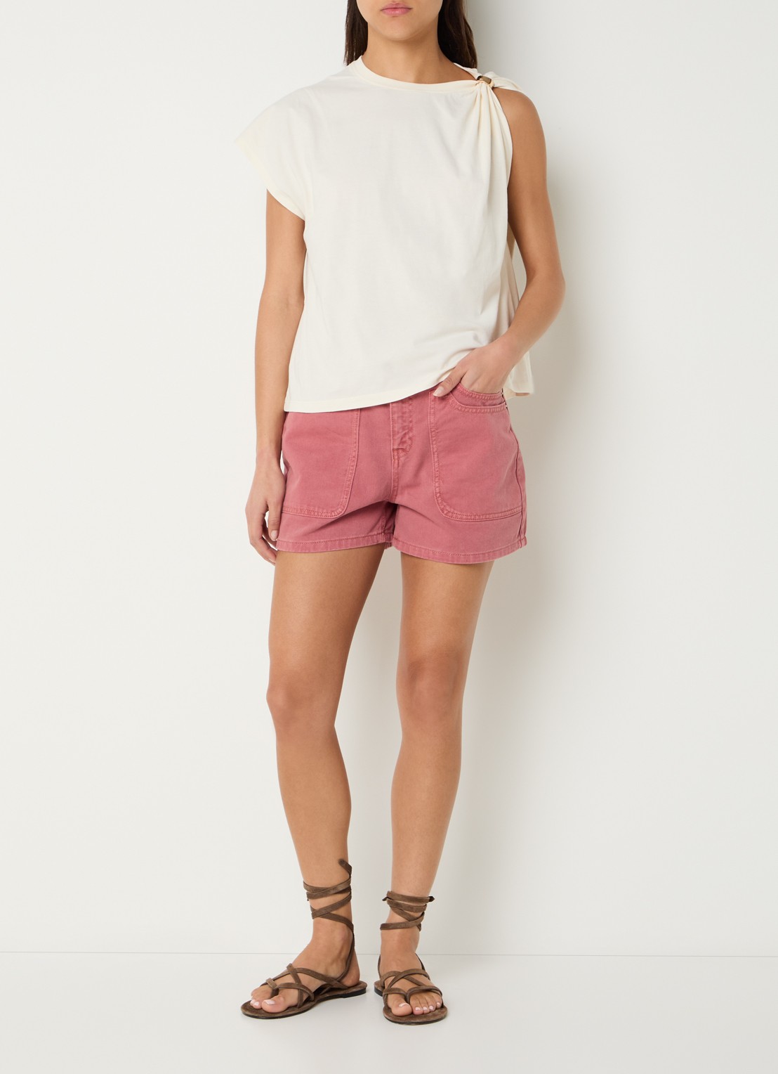 ba&sh Allia T-shirt met asymmetrische hals - voorkant 3 gebroken wit