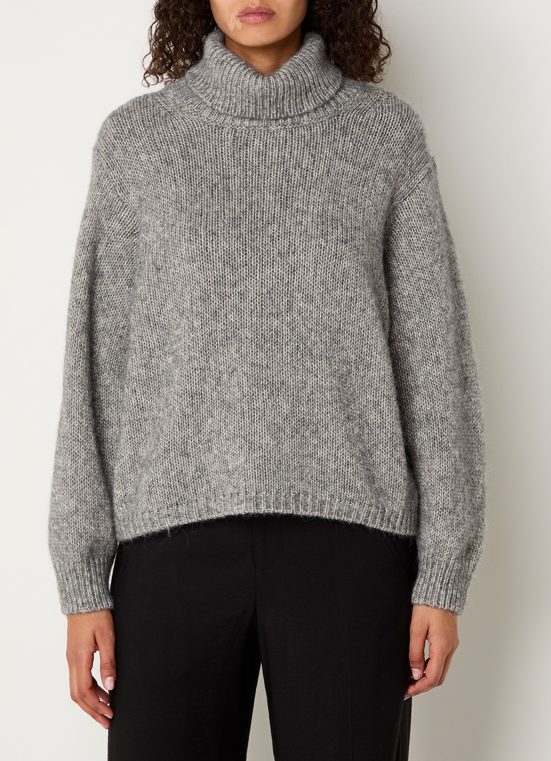 ba&sh Alovie trui in alpaca wolblend - detail grijs